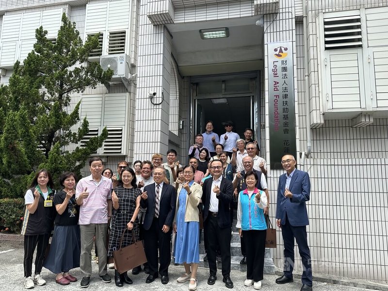 法扶花蓮分會喬遷 扶助律師逾百人受理詐欺案最多 | 社會 | 中央社 CNA 法扶花蓮分會喬遷 扶助律師逾百人受理詐欺案最多 | 社會 | 中央社 CNA