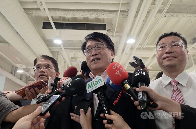 中選會主委游盈隆（中）11日針對中國可能介選的問題表示，未來的兩次大選，勢必面對境外敵對勢力的介選，不可掉以輕心，台灣必須提高警覺。中央社記者王鴻國攝　115年8月11日