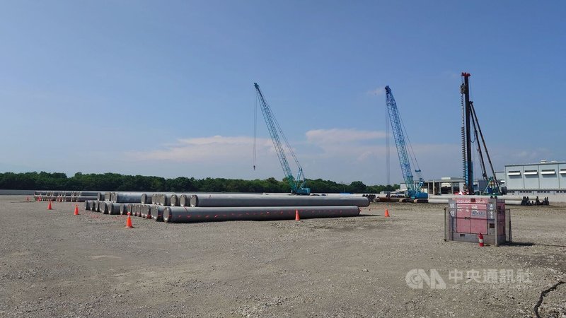 封測大廠矽品精密11日舉行斗六新廠動土典禮，位於雲林科技工業區，占地6公頃，預計導入CoWoS先進封裝製程，全部完成啟用後，將創造2200個以上的工作機會。中央社記者蔡智明攝　115年8月11日
