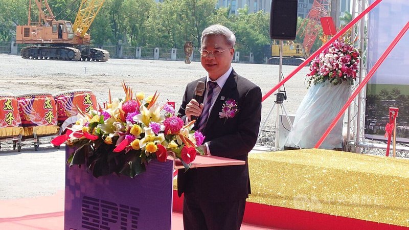 經濟部長龔明鑫（圖）11日參加矽品精密斗六廠動土致詞說，台灣到處都在動土，一片欣欣向榮，2025年台灣經濟成長率8.7%，2026年可能達到2位數，超過10%。中央社記者蔡智明攝　115年8月11日