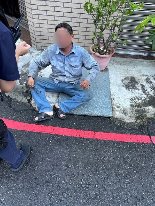 男子服安眠藥開車涉擦撞肇逃 高雄警攔查送法辦 | 社會 | 中央社 CNA 男子服安眠藥開車涉擦撞肇逃 高雄警攔查送法辦 | 社會 | 中央社 CNA