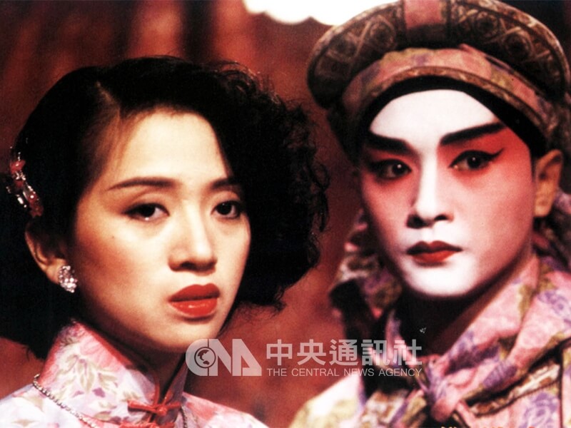 張國榮、梅艷芳主演的「胭脂扣」，屬於「倩女幽魂」後大為熱門的「女鬼電影」片型。梅艷芳憑此片獲第24屆金馬獎影后。中央社　92年12月30日