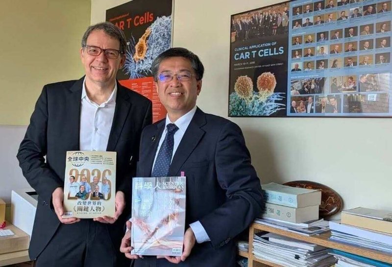 唐獎教育基金會執行長陳振川（右）日前拜訪2026年生技醫藥獎得主米歇爾．薩德蘭（Michel Sadelain）（左），薩德蘭表示，非常期待9月訪台交流行程。（唐獎教育基金會提供）中央社記者陳至中傳真　115年8月12日