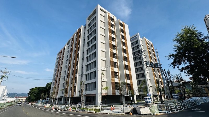 南投縣埔里鎮社會住宅「公誠安居」完工，提供260戶1至3房型並規劃公設民營托嬰中心，14日起至9月14日受理申請，12月公開抽籤。（埔里鎮公所提供）中央社記者蕭博陽傳真　115年8月12日