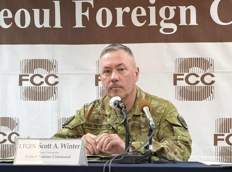 韓美聯合軍演將於17日登場，除韓美軍隊外、聯合國軍司令部也會參與，澳洲陸軍中將、聯合國軍司令部副司令溫特（Scott Winter，圖）13日赴首爾外媒協會，介紹軍演期間聯合國軍司令部的任務與角色。中央社記者楊啟芳首爾攝　115年8月13日