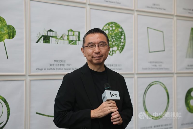 日本建築師藤本壯介13日在台北忠泰美術館出席「藤本壯介建築展:原初.未來.森」展前記者會,預告8月15日起展出以六大主題梳理他30餘年的創作軌跡,透過建築模型、手稿及影像等,呈現其對建築、自然與城市關係的思考。中央社記者王飛華攝 115年8月13日
