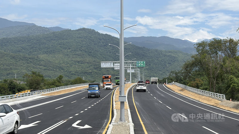 為了紓解台東市進出車流，台9線新闢賓朗外環道13日上午通車，如配合卑南溪路堤共構道路，進出台東市將節省約10分鐘車程。中央社記者盧太城台東攝　115年8月13日
