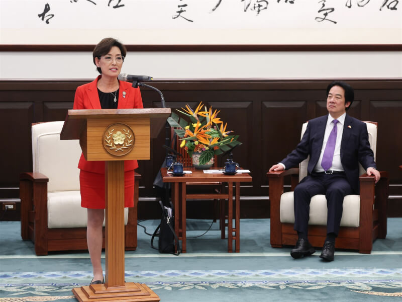 美國聯邦眾院外交委員會亞太小組主席金映玉（左）率團訪台，7月31日到總統府晉見總統賴清德（右）。（中央社檔案照片）