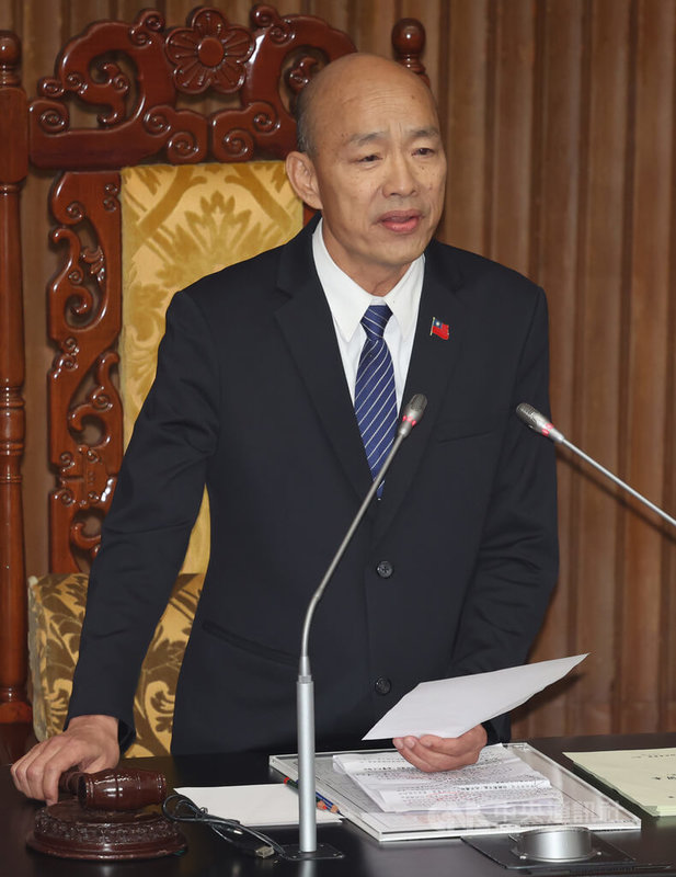 立法院14日晚間通過115年度中央政府總預算案，立法院長韓國瑜（圖）在總預算三讀後表示，拖了266天，各方講法太多，他不予評價，拜託朝野都能各退一步，在野黨展現成熟監督的國會高度，行政院展現尊重法治的憲政風範，不負人民期待。中央社記者張新偉攝　115年8月14日