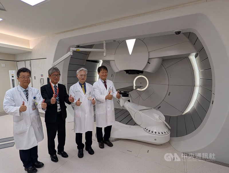 台中榮民總醫院質子治療中心引進日本住友最新型Cybeam系統，設置最新超導迴旋加速器，有體積縮小、能耗降低、照射時間不到6秒等優勢，力拚2027年初投入臨床治療。中央社記者蘇木春攝　115年8月15日