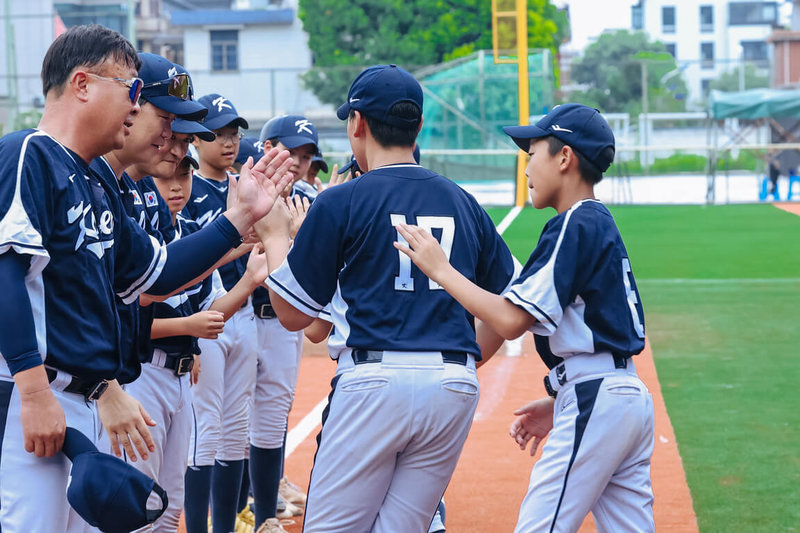 2026年第12屆亞洲少棒錦標賽15日進行季軍戰，韓國隊（圖）與中國再碰頭、成功復仇，以4比0搶勝、拿下季軍，也取得U12世界盃棒球賽門票。（中國棒球協會提供）中央社記者謝靜雯傳真　115年8月15日