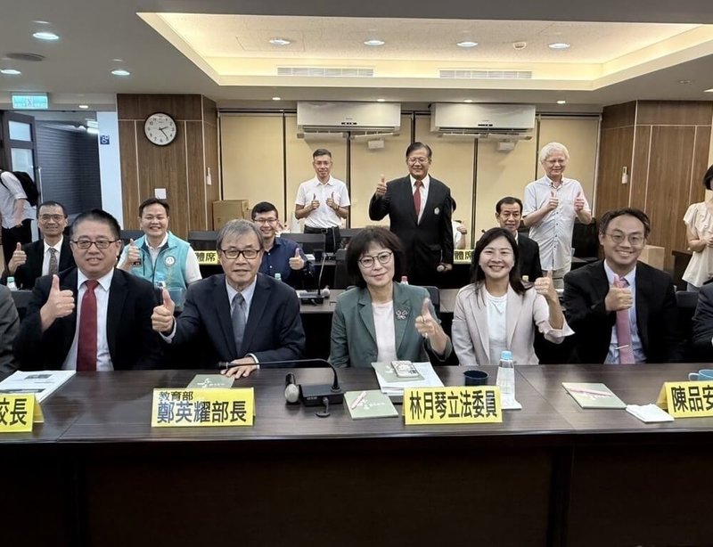 鄭英耀訪苗栗校園　優先支持智慧產業人才培育 | 地方 | 中央社 CNA
