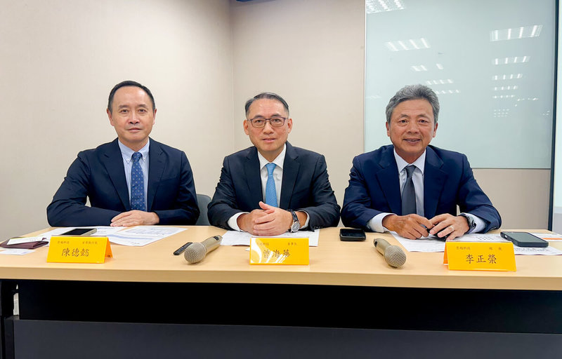 崇越2026上半年每股純益14.79元，創歷年同期新高。崇越董事長曾海華（中）在法說會中表示，全球半導體大廠產能擴建趨勢明確，搭配傳統旺季到來，樂觀看崇越下半年營運續成長。（崇越科技提供）中央社記者曾仁凱傳真 115年8月17日