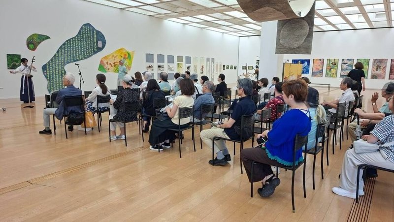 由台南新象畫會與日本長崎藝術家共同舉辦的「長崎台南交流美術展」16日在長崎縣立美術館落幕。展覽由新象畫會會長許翠華率領台南藝術家赴日，與長崎當地藝術家共同展出作品，希望促進兩地文化交流，並讓更多日本民眾認識台南的藝術創作能量。（郭貞慧提供）中央社記者戴雅真東京傳真　115年8月17日