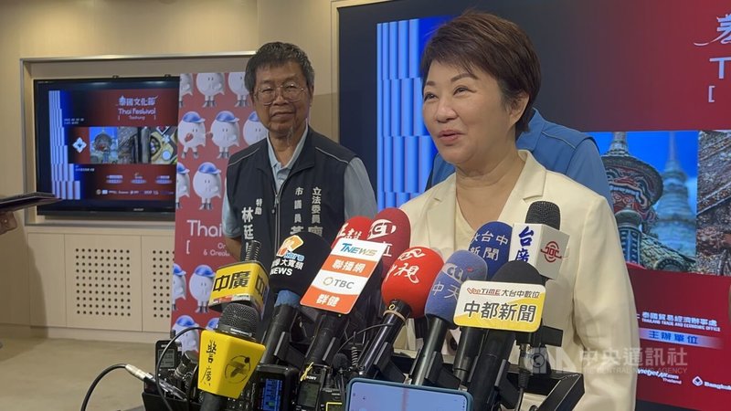 對於台北市長蔣萬安不為個別民眾黨議員站台，台中市長盧秀燕（右）17日表示，每個城市的狀況不太一樣，台中市是全國第1個藍白示範區，現任議員邀請及時間許可，基於禮貌她就會前往站台。中央社記者郝雪卿攝　115年8月17日