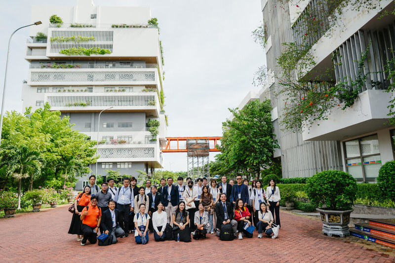高雄大學日前率師生赴越南峴港交流，透過姊妹校參訪、國際研討會及產業交流，了解越南當地高等教育、產業發展與AI應用趨勢。（高雄大學提供）中央社記者林巧璉傳真　115年8月18日