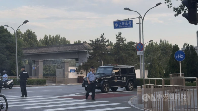 已故的中國前國務院總理朱鎔基遺體18日在北京八寶山火化。八寶山附近戒備森嚴。中央社記者呂佳蓉北京攝　115年8月18日