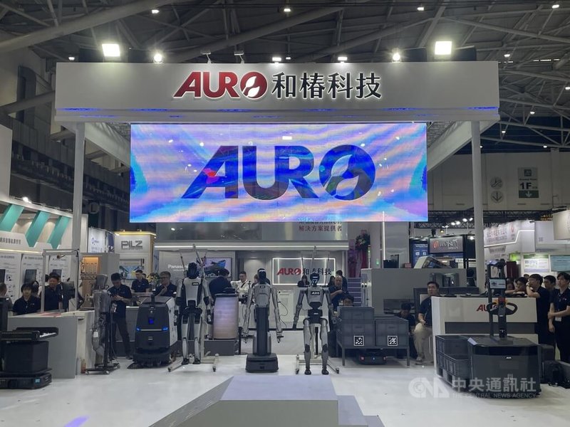台北國際自動化工業大展19日起登場,和椿科技現場展示多型態機器人的「無人工廠」解決方案,看好人形機器人成為下一波成長動能。中央社記者鍾榮峰攝 115年8月19日