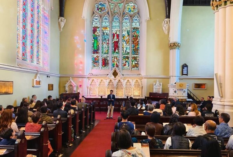 來自高雄的「台灣合唱團」15日在愛爾蘭首都都柏林一座教堂演出,是「歐洲台灣文化年」計畫一環,駐愛爾蘭代表唐殿文出席致詞。(駐愛爾蘭代表處提供)中央社記者陳韻聿倫敦傳真 115年8月19日