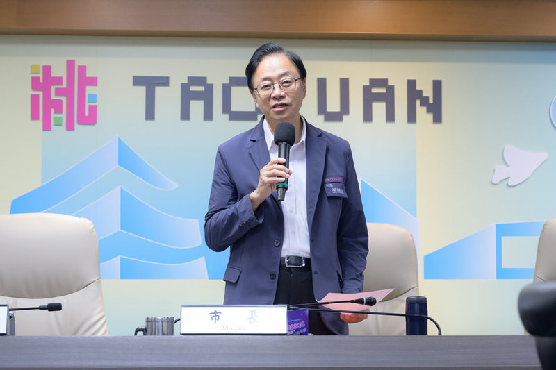 桃園市長張善政19日主持市政會議時表示，「桃園市可負擔住宅自治條例」已進入中央審議準備階段，目前積極與中央溝通，期待中央秉持居住正義理念，穩健推進社會住宅政策。（市府提供）中央社記者葉臻傳真　115年8月19日