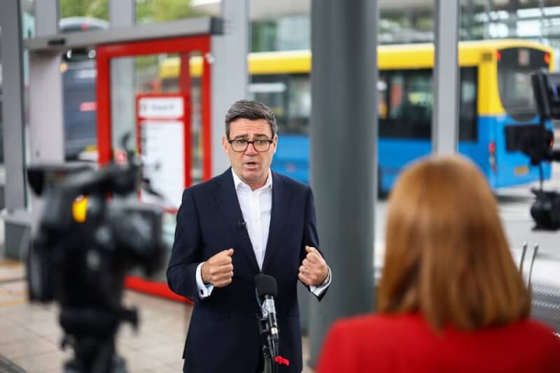 英國首相柏南18日接受媒體採訪。（路透社）