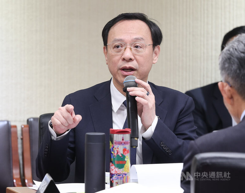 立法院社會福利及衛生環境委員會19日審查食品安全衛生管理法部分條文修正草案，衛福部長石崇良列席報告並備詢。中央社記者謝佳璋攝 115年8月19日