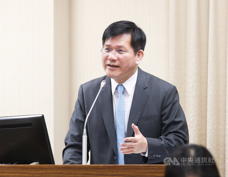外交部長林佳龍（圖）19日列席立法院外交及國防委員會報告「外交與僑務協同培育青年國際視野之執行成效與多語布局」，並備質詢。中央社記者謝佳璋攝 115年8月19日