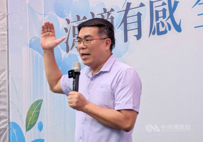 環境部20日舉辦「環保心舞台－涼適有感 全民體驗」記者會，展示2款台灣發明的遮陽設施，環境部長彭啓明表示，台灣本地就有許多好的創意可以推動，不見得要移植國外的裝置藝術。中央社記者張雄風攝　115年8月20日