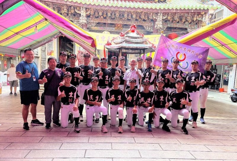 嘉義市民生國中棒球隊將赴日本沖繩與當地中學硬式棒球隊切磋球技，校方期盼開拓選手國際視野，並深化台日基層棒球交流友誼。（嘉義市政府提供）中央社記者黃國芳傳真　115年8月20日