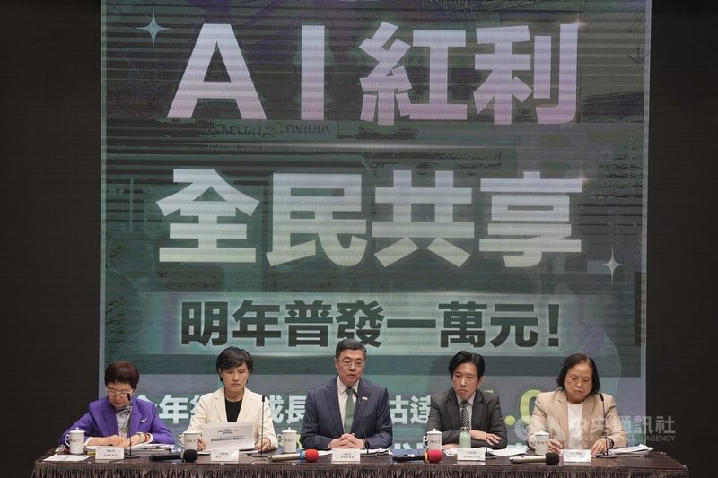 行政院會20日拍板116年度中央政府總預算，行政院長卓榮泰（中）與副院長鄭麗君（左2）、秘書長張惇涵（右2）、主計長陳淑姿（右）、財政部長莊翠雲（左）出席記者會，並說明全民普發新台幣1萬元等內容。中央社記者徐肇昌攝　115年8月20日