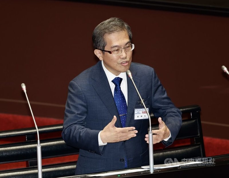 立法院全院委員會20日繼續審查監察院人事同意權案，監察委員被提名人吳梓生列席，接受立委詢問。中央社記者張皓安攝　115年8月20日