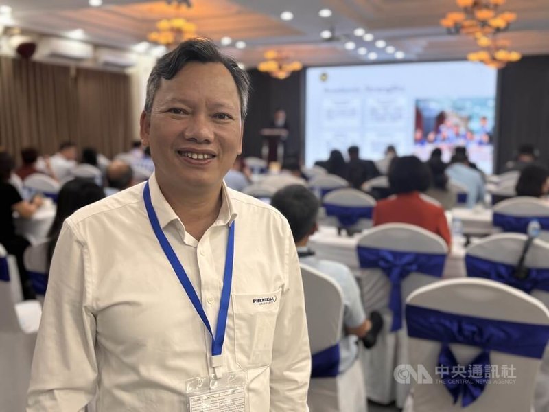 越南菲尼卡大學教授阮國丁與台灣高校合作逾10年，他在「產業攜才」座談會後表示，菲尼卡大學看重學生在職訓練累積實務經驗，培養投入職場時的「即戰力」，並期待與台商建立更緊密的合作關係。中央社記者曾婷瑄河內攝　115年8月21日