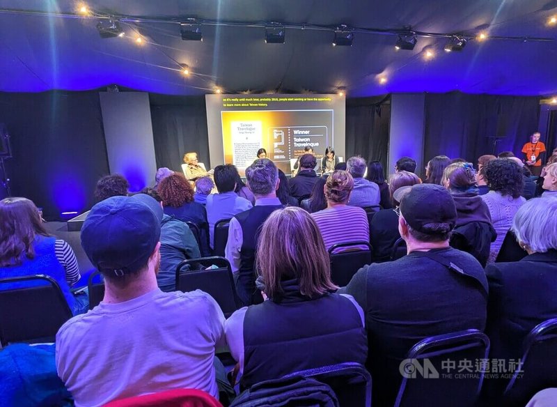 2026年英國國際文學大獎「國際布克獎」得主、來自台灣的作家楊双子和譯者金翎20日晚間出席愛丁堡國際圖書節座談,吸引約200名書迷滿座。中央社記者陳韻聿愛丁堡攝 115年8月21日