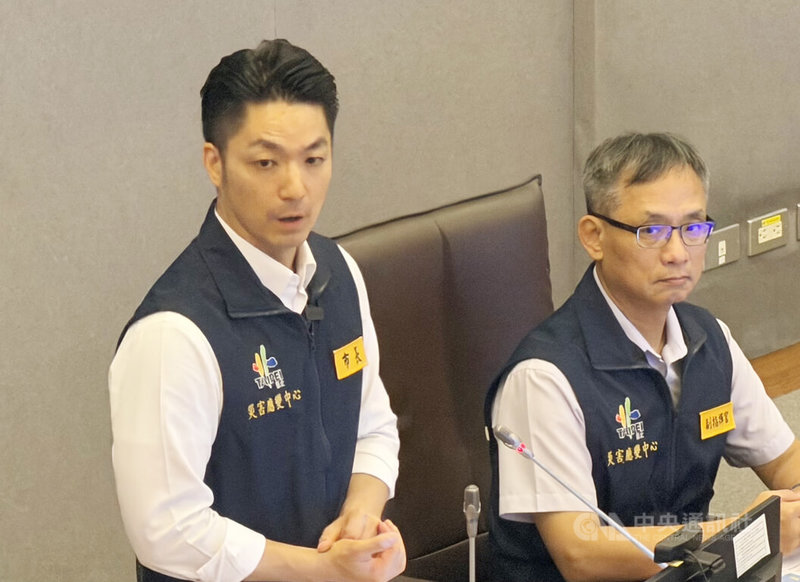 台北市長蔣萬安（左）21日上午主持台北市115年災害防救演習實兵演練。右為台北市副市長張溫德。中央社記者葉蓁芸攝　115年8月21日