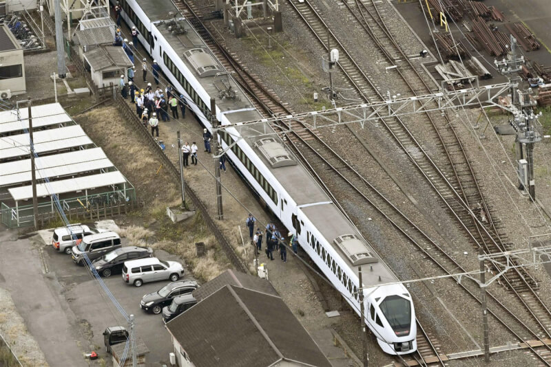 東武日光線新鹿沼站20日發生4名除草作業員遭特急列車撞擊死亡事故。（共同社）