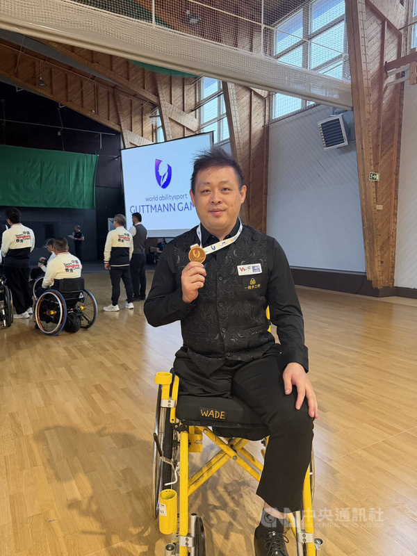 台灣選手鄭瑋德於芬蘭世界展能古特曼運動會司諾克項目表現出色，順利摘下一面銅牌。中央社記者巫祈麟赫爾辛基攝　115年8月21日