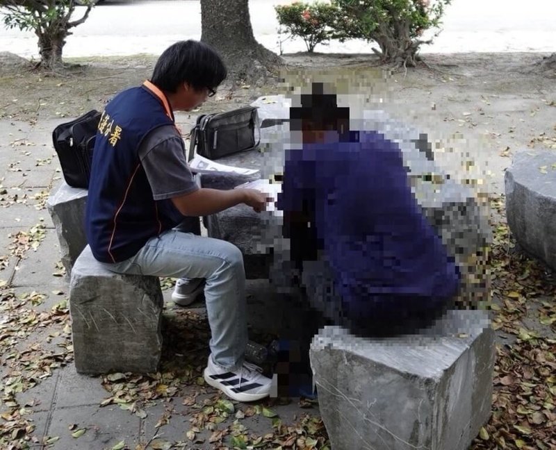 花蓮40多歲陳姓男子酒駕累犯多次，積欠新台幣81萬元罰單。法務部行政執行署花蓮分署訪查後發現，陳男經濟較弱勢，近期出獄努力謀生，經分署人員勸導，同意接受酒癮轉介並提出清償方案。（行政執行署花蓮分署提供）中央社記者張祈傳真　115年8月21日