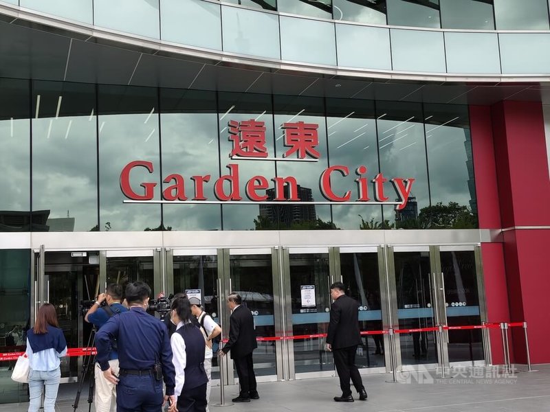 位於大巨蛋的遠東Garden City今天全區試營運，適逢台北大巨蛋舉辦棒球賽事，首日即面臨人流考驗。中央社記者何秀玲攝　115年8月22日