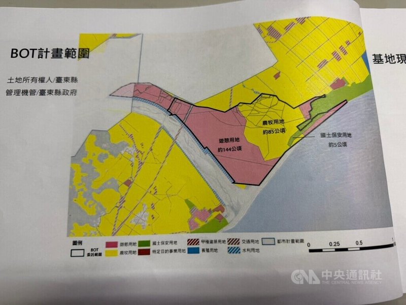 爭議逾30年的台東縣知本原捷地爾開發案預定用地，最近台東縣政府將再朝向BOT計畫營運邁進，22日在當地舉辦先期的規劃暨招商公聽會。圖為計畫範圍示意圖。中央社記者盧太城攝　115年8月22日