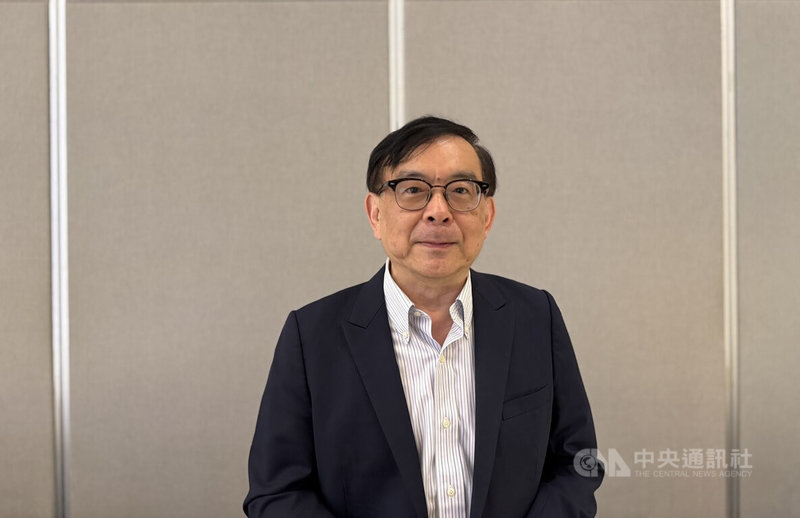 台大醫院兒童醫院小兒感染科專任主治醫師黃立民（圖）近日與媒體交流活動中，分析近期COVID-19與流感疫情狀況。建議可先接種COVID-19疫苗，務必做好個人防護。中央社記者沈佩瑤攝　115年8月22日