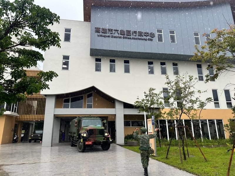 南部地區發生豪雨，國軍第四作戰區兵力進駐那瑪夏、六龜（圖）待命救災。（第四作戰區提供）中央社記者游凱翔傳真　115年8月23日