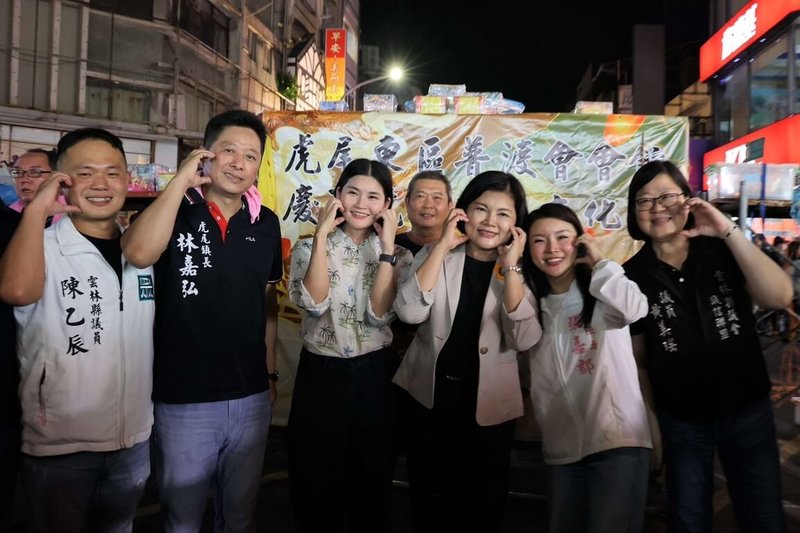 國民黨雲林縣長參選人張嘉郡(右2)邀請民眾中元節至虎尾鎮觀賞祭典,感受雲林深厚底蘊與地方特色。(張嘉郡提供)中央社記者姜宜菁傳真 115年8月23日