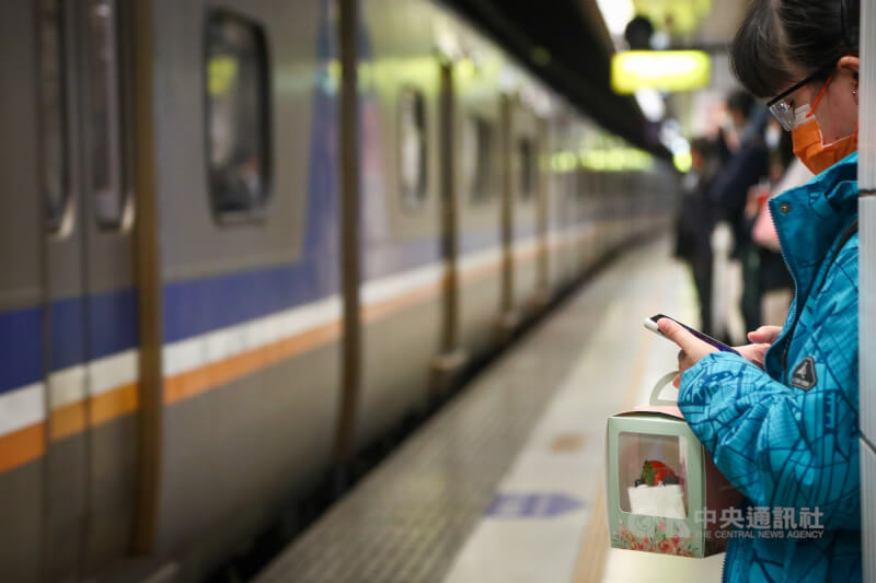 台鐵24日晚間6時後東部幹線對號列車持續停駛，區間車視降雨情況行駛。（中央社檔案照片）