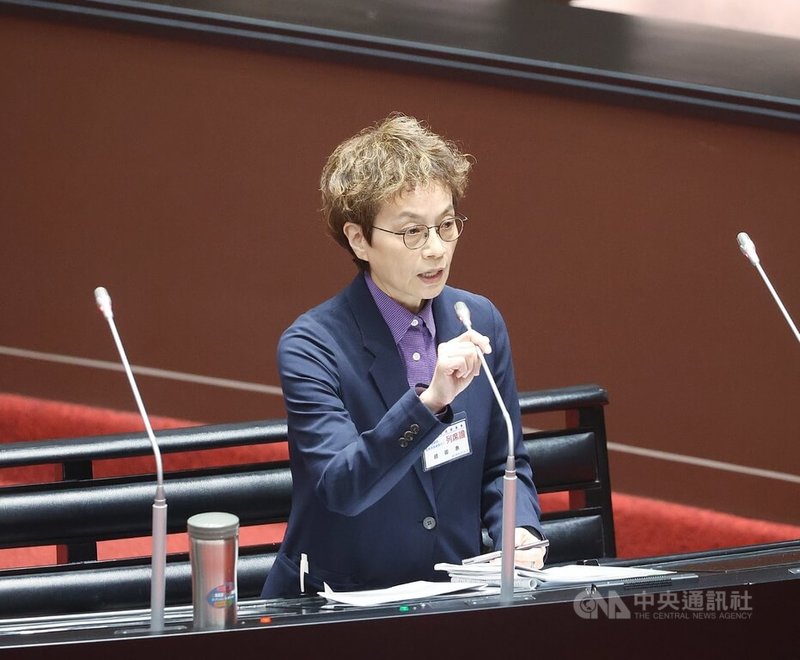 立法院全院委員會24日審查監察院人事同意權案，監察委員被提名人趙卿惠（圖）列席，回應朝野立委詢問。中央社記者郭日曉攝　115年8月24日