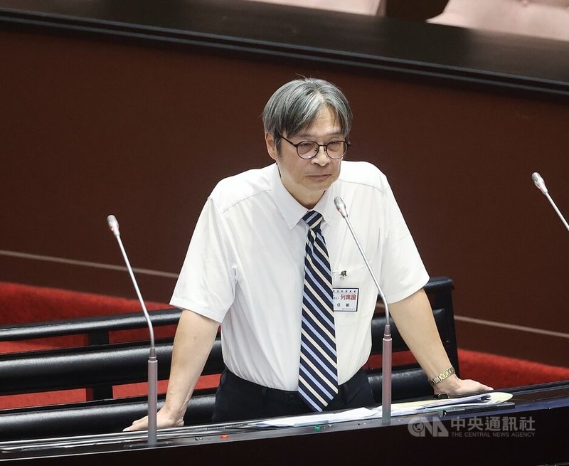 立法院全院委員會24日審查監察院人事同意權案，監察委員被提名人林佳範（圖）列席，回應朝野立委詢問。中央社記者郭日曉攝　115年8月24日