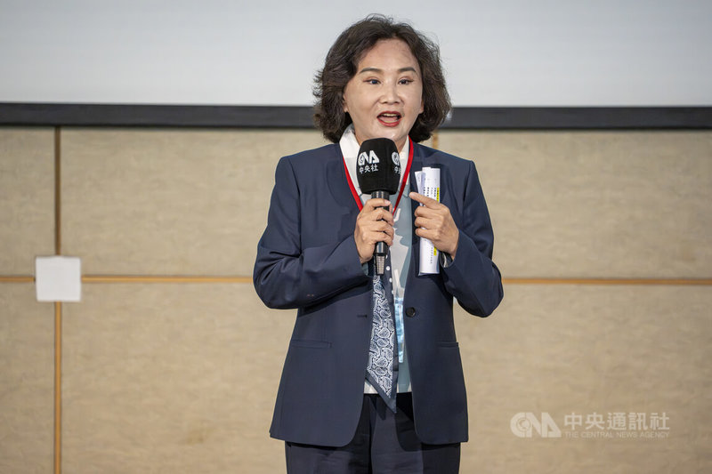 中央通訊社25日在台北舉辦「2026金融永續論壇」，活動主軸聚焦資訊揭露與信任安全等議題，中央社社長胡婉玲（圖）出席致詞。中央社記者鄭清元攝　115年8月25日