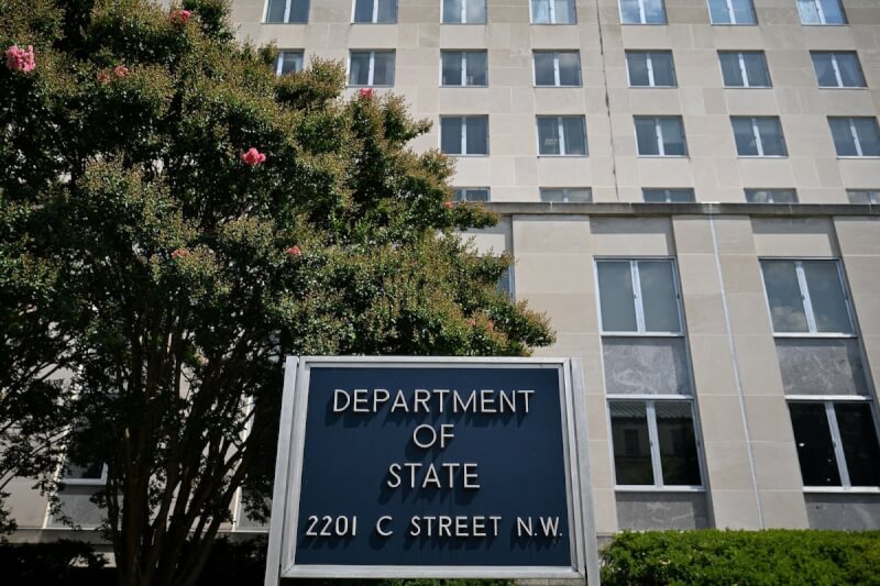 美國國務院24日表示，計劃遭撤銷非移民簽證的外籍人士，人數可能多達20萬人。圖為美國國務院。（路透社）