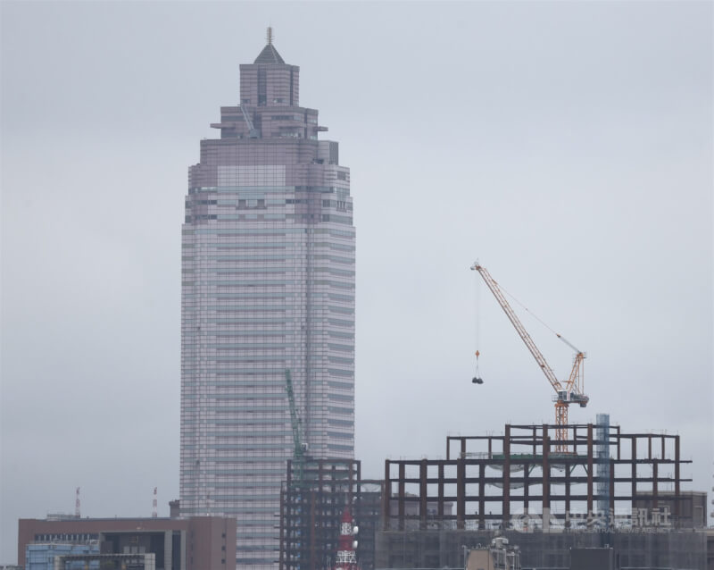 圖為台北市區一處施工中建案。（中央社檔案照片）