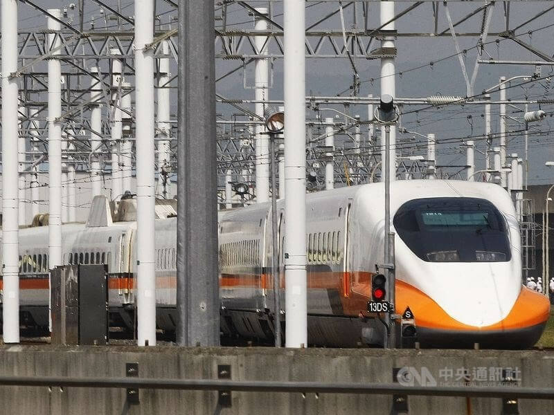 台灣高鐵在中秋節及教師節假期疏運共加開176班次列車。（中央社檔案照片）