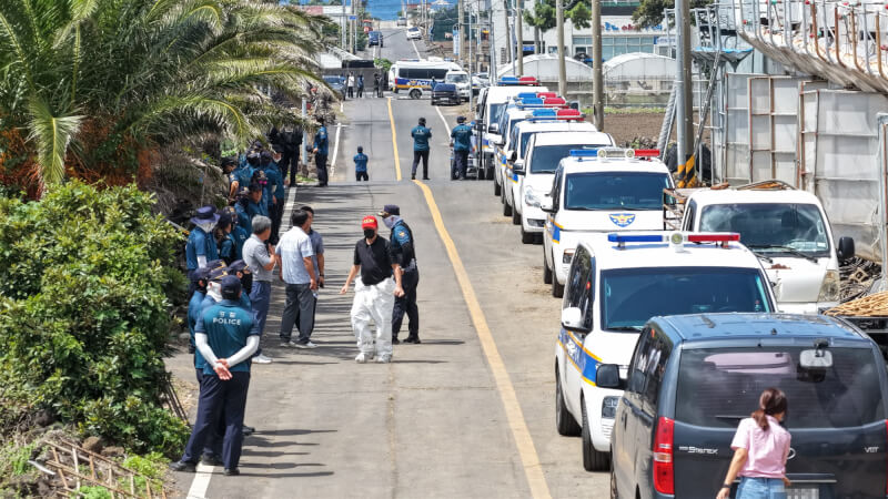 韓國濟州島警方24日在棕梠樹農場發現被通報失蹤的張美蘭遺體後，封鎖現場。（韓聯社）